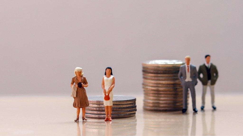 miniatures of women and men beside coins