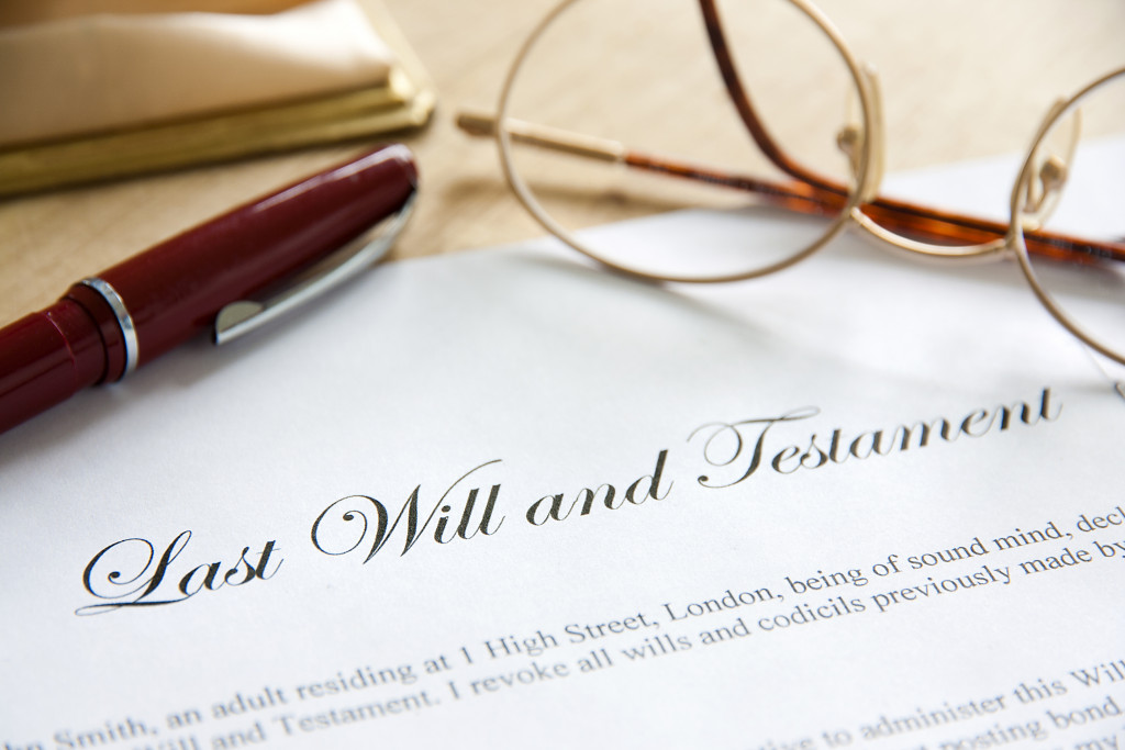 A last will and testament document with pen and eyeglasses